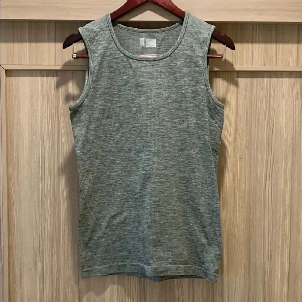 Athleta Heathered Gray Top